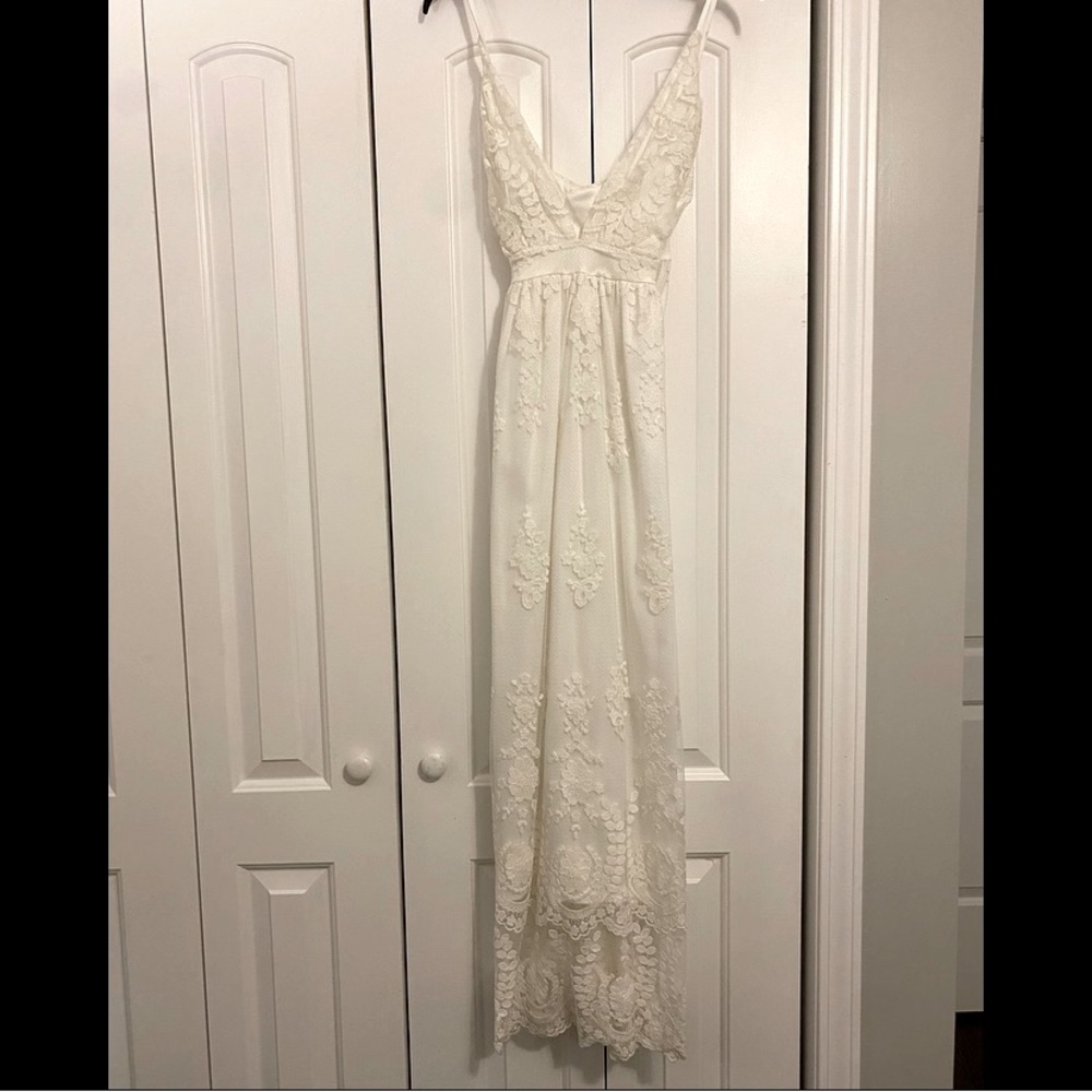 White sleeveless dress 💕🌸